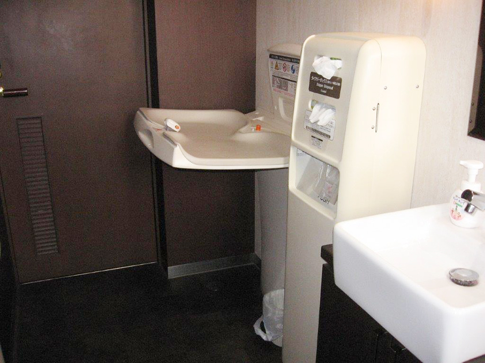 オムツ替えスペース